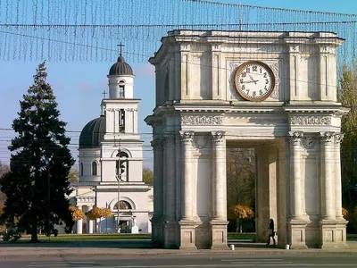 Архитектурные контрасты Кишинева в фотографиях проекта \"Save Chișinău\" -  Locals