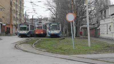 Таганрог, Россия - 07 04 19: старые ржавые трамваи стоят в движении  Редакционное Фотография - изображение насчитывающей железнодорожный,  пакостно: 152347982