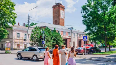 В Таганроге много старых автопокрышек собрали на улице Плеханова |  Таганрогская правда