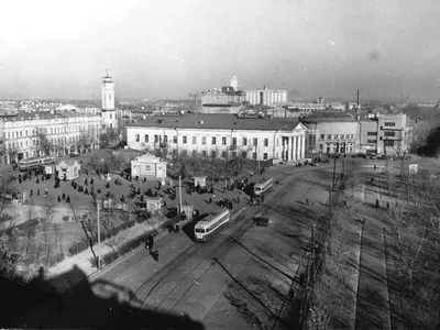 пейзаж осеннего города киева с видом на реку днепр, ветвь и мост метро,  гидропарк и левый берег Стоковое Изображение - изображение насчитывающей  река, банка: 161503621