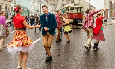 Прически в стиле стиляг для девочек, женские и мужские укладки стиляги