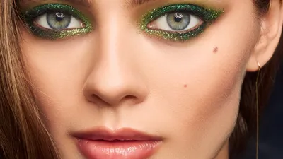 Новогодний макияж в стиле 90-х — показывает Елена Крыгина | Glamour