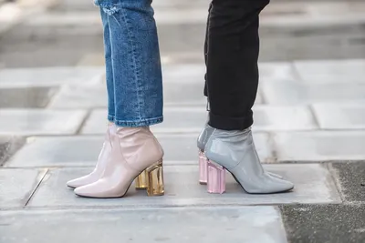 Женская обувь для холодного времени - стильные модели в Crocus city