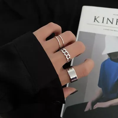 Минималистичные, базовые, стильные кольца от Томского бренда 🖤 Серебро,  покрытое родием для защиты. Мы в MONO очень любим минимализм и… | Instagram