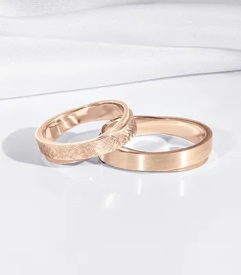 Стильные обручальные кольца из белого золота с бриллиантом
