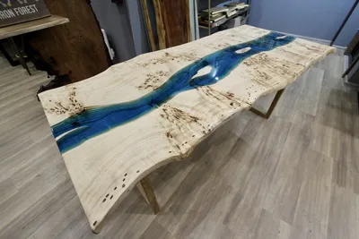 Обеденный стол Река из слэбов дерева с живым краем