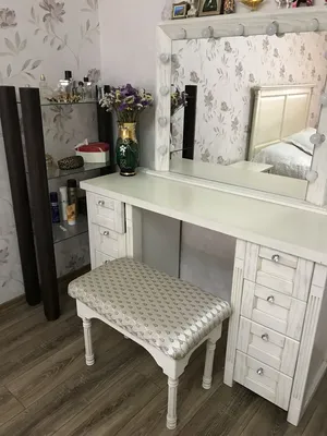 Makeup artist table with makeup drawer and mirror with light bulbs - buy in  Kiev