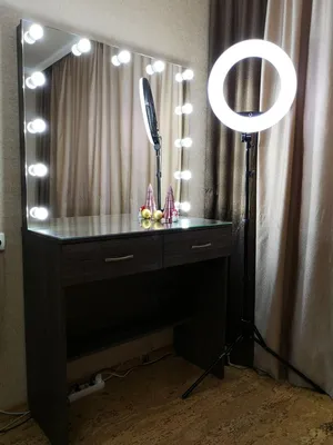 Vanity Mirror Glam Room Ideas | Столик для макияжа, Туалетные столики для  макияжа, Комната для макияжа