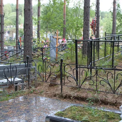 Металлический стол на тонких ножках на кладбище на могилу купить недорого в  СПб