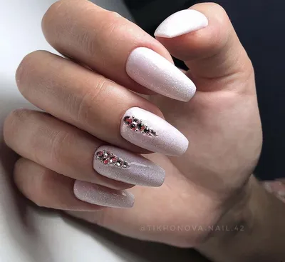 Нюдовый блестящий маникюр стразы на ногтях in 2023 | Nails, Beauty