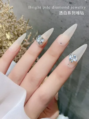 Manicureland - Cuccio UA - 💎 4 СПОСОБА, КАК ЗАКРЕПИТЬ СТРАЗЫ НА НОГТЯХ 💎  Способ 1: с помощью густой базы. 1. Фиксируем стразы на густую базу для  гель-лака (напр., на базу Cuccio