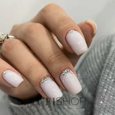 Manicureland - Cuccio UA - 💎 Как надежно закрепить стразы на ногтях? 💎  Какой же Новый Год без страз? Сохраняйте себе 4 способа, как закрепить  стразы на ногтях, и пусть ваш праздничный