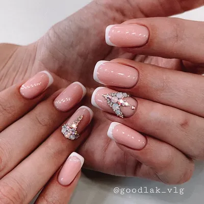 Nails💖френч,новогодний маникюр,идея дизайна,СТРАЗЫ на ногтях,стразы | Ногти,  Дизайнерские ногти, Хрустальные ногти