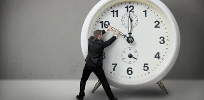 Может в последний раз: николаевцы переведут стрелки часов на «зимнее время»  | СВІДОК.info