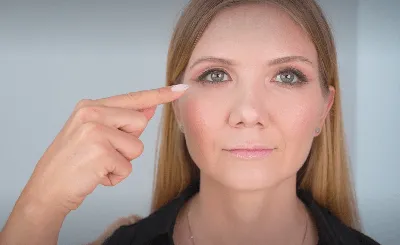 Как правильно рисовать стрелки на глазах и делать смоки айс: уроки макияжа  | Beauty Insider