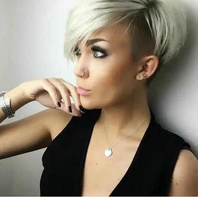 стрижки ассиметрия для полных дам | Platinum blonde hair, Bright hair,  Platinum blonde hair color