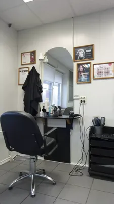 Haircut for donations: how a Kharkiv hairdresser creates hairstyles and  fundraises for the Armed Forces in Kyiv – Rubryka