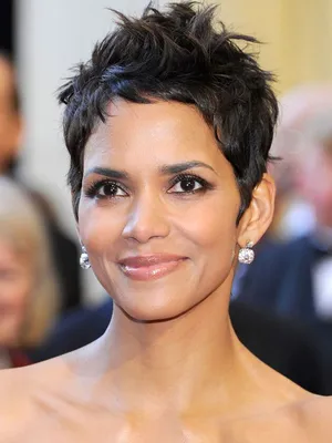 Halle Berry | Halle berry hairstyles, Curly hair with bangs, Curly bob  hairstyles