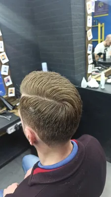 Стрижка Undercut (от англ. under – под, cut – резать, стричь) – это вид  мужской прически, которая создает резкий контраст, оставляя бока и… |  Instagram