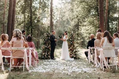 Фото: В гармонии с природой: свадьба в лесу (41)