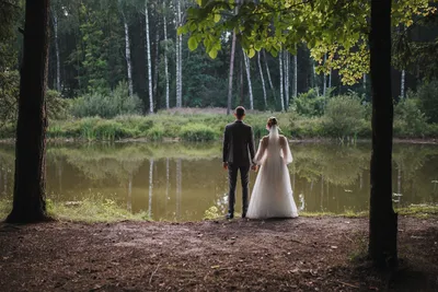 Свадьба в лесу у озера - 74 фото