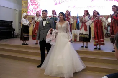 В Губкине устроили «сказочную» свадьбу в русском народном стиле