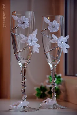 Украшение свадебных бокалов своими руками: 100 мастер классов | Wedding  wine glasses, Decorated wine glasses, Wedding champagne glasses