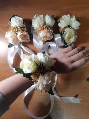 Свадебные бутоньерки Киев | Браслеты на руку | Свадебная флористика UFL
