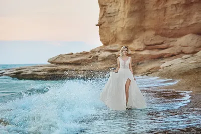 Свадебная фотосессия у моря в Крыму. Мыс Фиолент и пляж Кача.