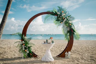 Свадебная церемония на пляже: фотоподборка и советы.