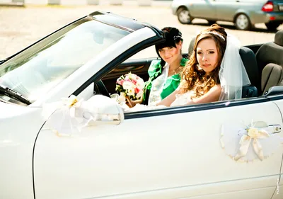 Свадебная фотосессия с машиной — фото молодоженов с автомобилем фотосессия  в Москве | Свадебный кортеж