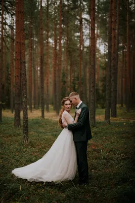 Свадебная фотосессия в 2023 г | Свадьба в лесу, Фото свадебной пары,  Фотосессия