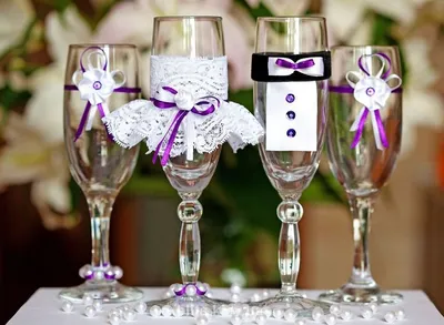 Как украсить бокалы на свадьбу 2024-2025? Топ-10 трендов в оформлении  свадебных бокалов | Copas boda, Copas de novios, Copas decoradas para boda