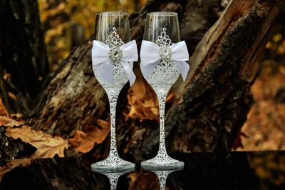 8 способов украсить свадебные бокалы