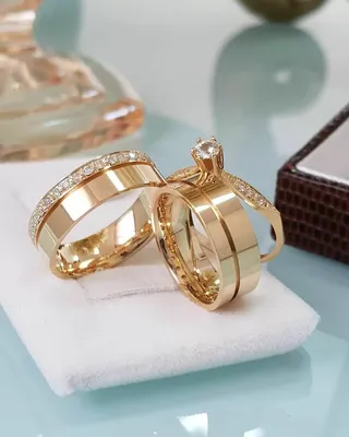Парные обручальные кольца из комбинированного золота на заказ