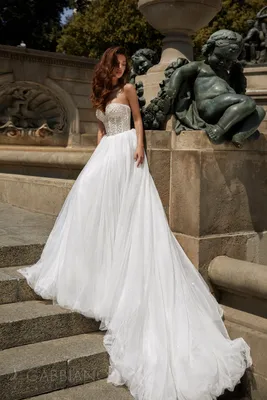 Легкое кружевное свадебное платье