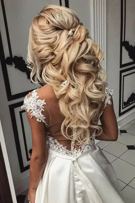 свадебная прическа на длинные волосы с хвостом | Облегающие свадебные платья,  Свадебные прически, Невеста
