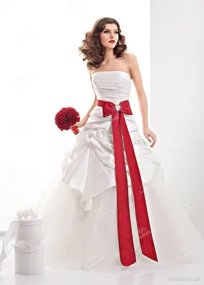красное свадебное платье, красно белое свадебное платье, свадебное платье с красным  поясом, свадебное платье в бело- красном стиле, свадебное платье с красной  лентой