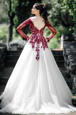 НОвое свадебное платье с декоративным красным поясом.: цена 880 грн -  купить Свадебная одежда на ИЗИ | Николаев