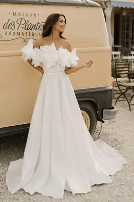Свадебное платье в стиле ампир с шифоновой юбкой в Новосибирске