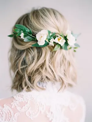 Свадебные прически на короткие волосы: 50 фото | Summer wedding hairstyles,  Short wedding hair, Wedding hairstyles