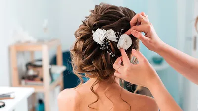 Свадебные прически с косами, 50 фото причесок | Hairland.ru