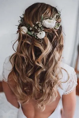 Свадебная прическа на длинные волосы с диадемой | Bride hairstyles for long  hair, Long hair styles, Hair styles