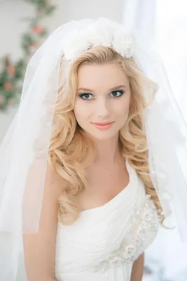Свадебные прически с фатой — на длинные, средние или короткие волосы  невесты в 2024 году