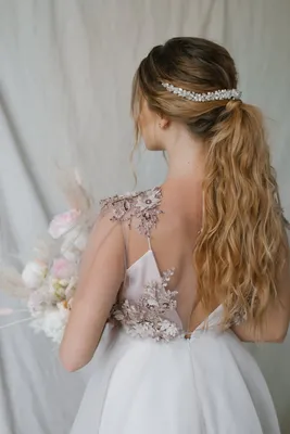 Простая прическа на свадьбу, прически на длинные волосы на свадьбу,  свадебная прическа на средние волосы