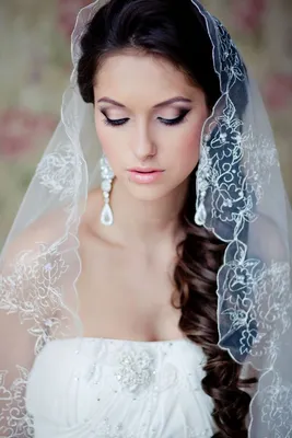 Cвадебные прически на длинные волосы с фатой - лучшие идеи | Mod wedding,  Wedding hairstyles with veil, Wedding