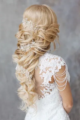 Свадебные прически на средние волосы [80+ фото]: красивые укладки на  свадьбу для невесты