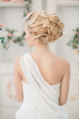 Свадебные прически в греческом стиле | Bride hairstyles, Wedding hair  inspiration, Elegant wedding hair