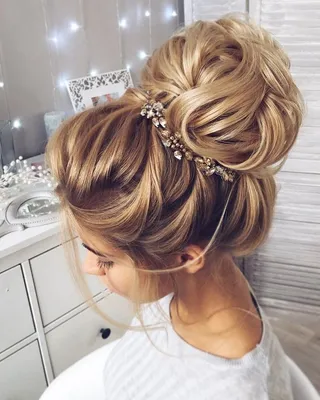 Причёска с ободком в греческом стиле | Headband hairstyles, Medium hair  styles, Easy updo hairstyles