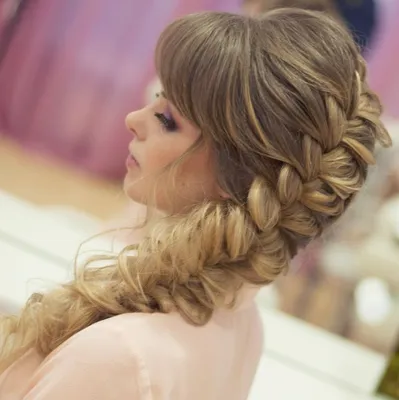 Прически на средние волосы с челкой: 72 фото на 2022 | Long hair wedding  styles, Wedding hairstyles for long hair, Long hair styles